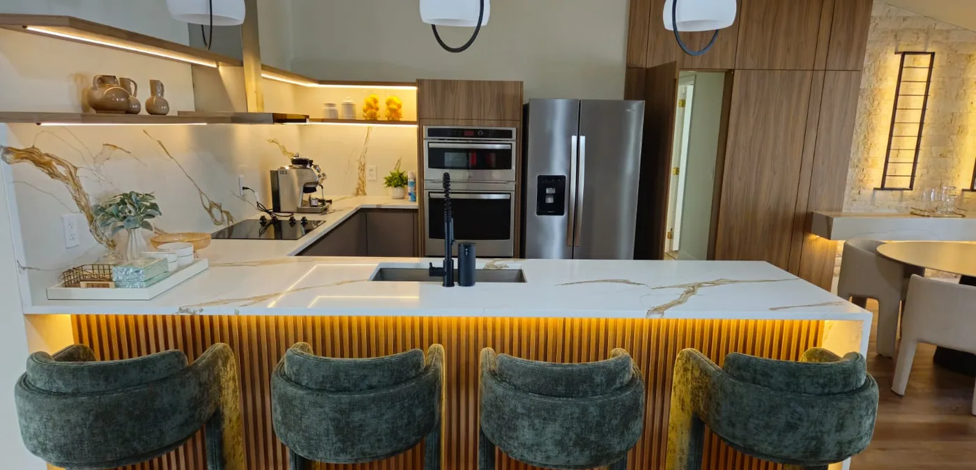 Kissimmee kitchen with a veined island and bar seating
